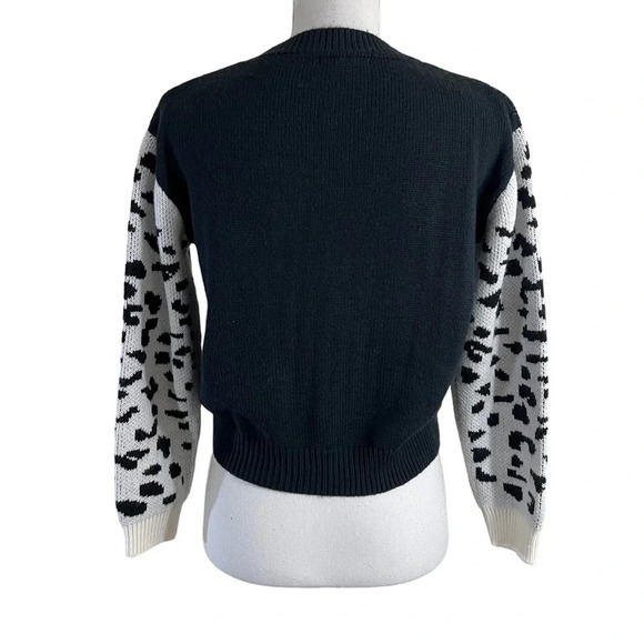 Aqua Sweater Size XS Black and White Leopard Cat Image Animal Print Crewneck Top - Picture 3 of 6